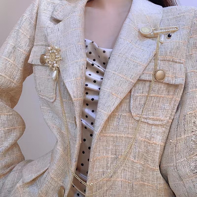 Pins Brooches Vintage Alloy Rhinestones Large Brooches Fashion Shawl Tassel Chain Lapel Pin Shirt Suit Jewelry for Men Wedding Accessories 230519