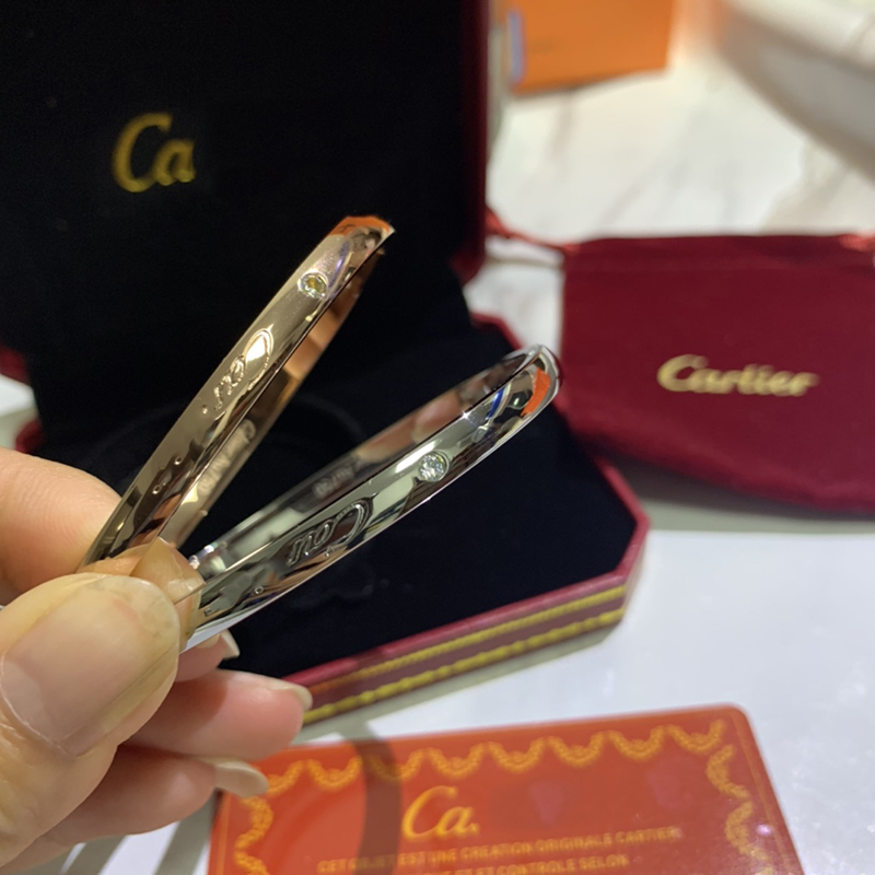 Luxurys designers Bracelets waterproof Bangle titanium steel buckle bracelet for women fashion classic and versatile light niche hand jewelry