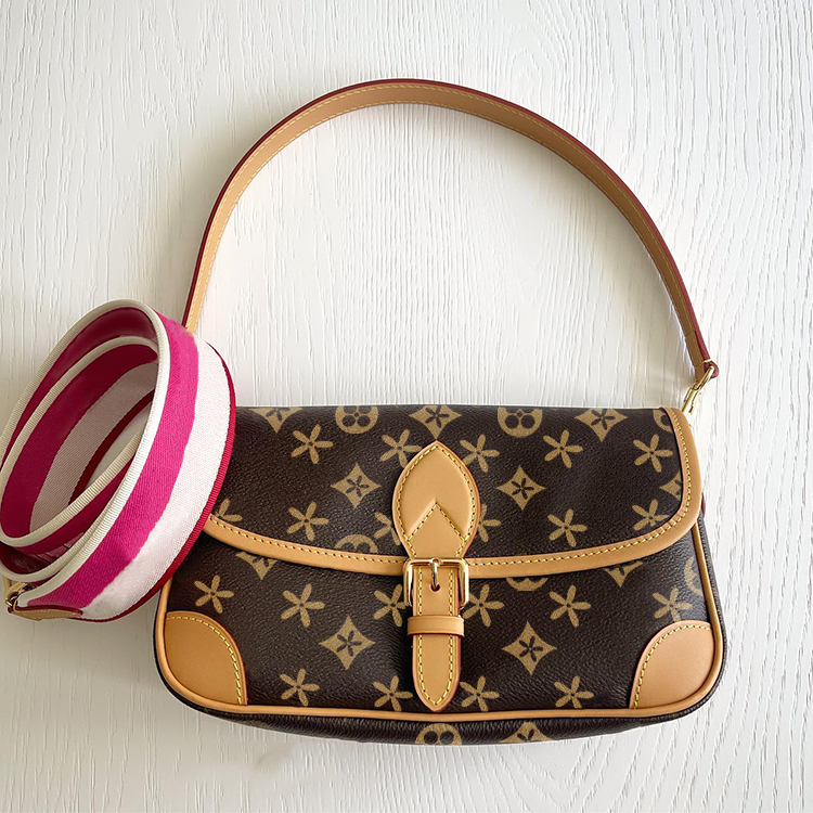 Genuine Leather M45985 M46386 diane bag messenger handbag Luxury clutch crossbody white bags Womens Mens sling Shoulder tote saddle purses Designer baguette Bags, Pink
Genuine Leather M45985 M46386 diane bag messenger handbag Luxury clutch crossbody white bags Womens Mens sling Shoulder tote saddle purses Designer baguette Bags, Pink