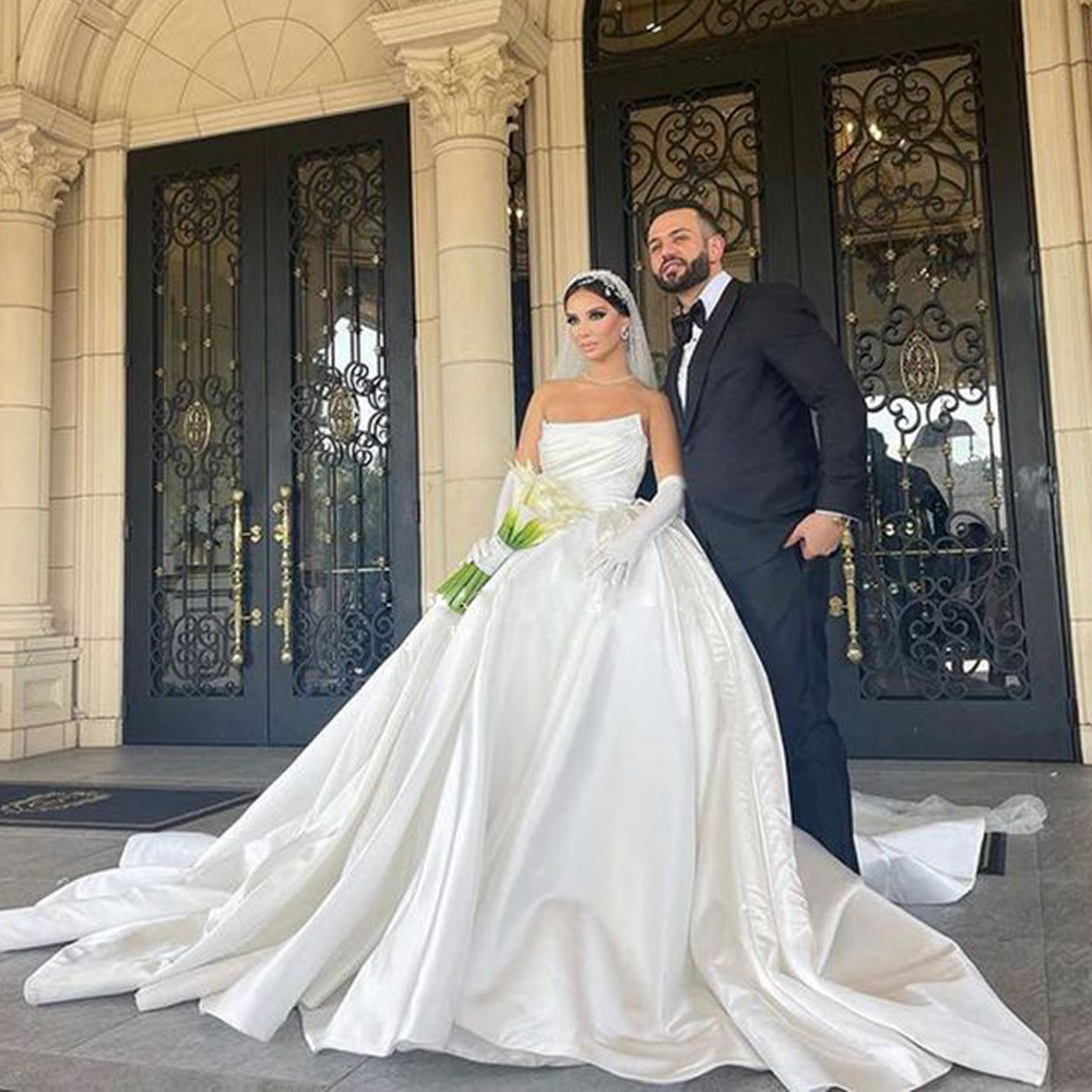 Modern Ball Gown Wedding Dresses Pleated Strapless Neckline Bridal Gowns Satin Saudi Arabia robe de mariee