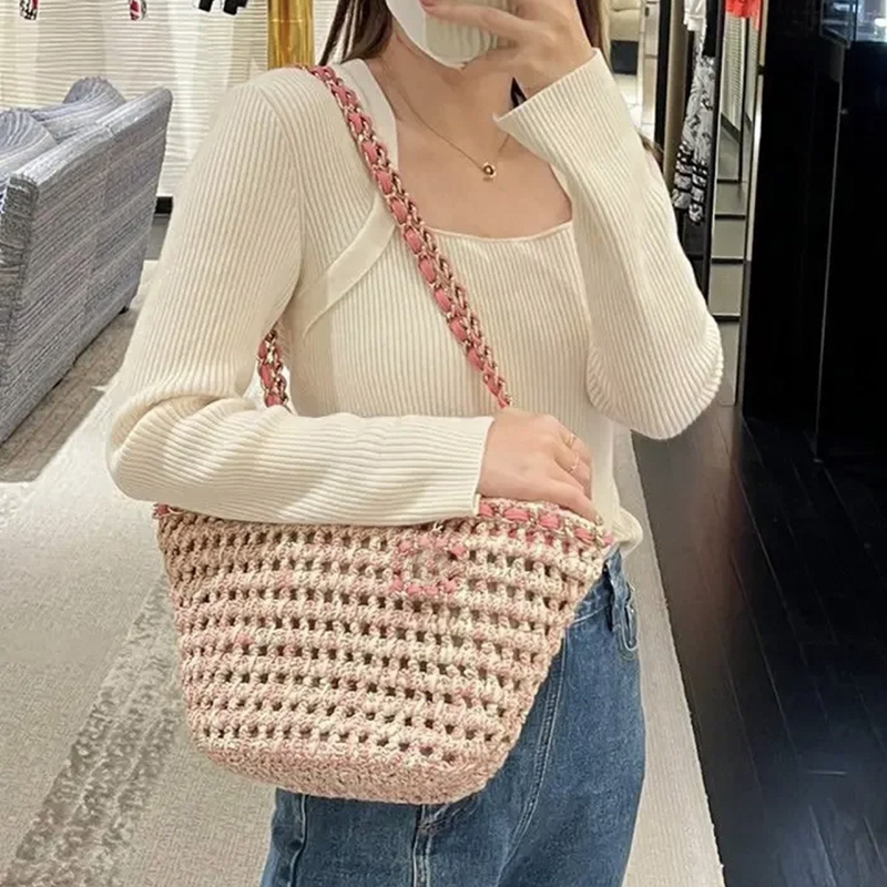 Designer Womens Shoulder Bag Vegetable Basket Chain Bag Straw Braided Bag Summer Sun Beach Leisure Bags Portable Crossbody Bags Mini Makeup Box Coin Purse 23x23cm
Designer Womens Shoulder Bag Vegetable Basket Chain Bag Straw Braided Bag Summer Sun Beach Leisure Bags Portable Crossbody Bags Mini Makeup Box Coin Purse 23x23cm
