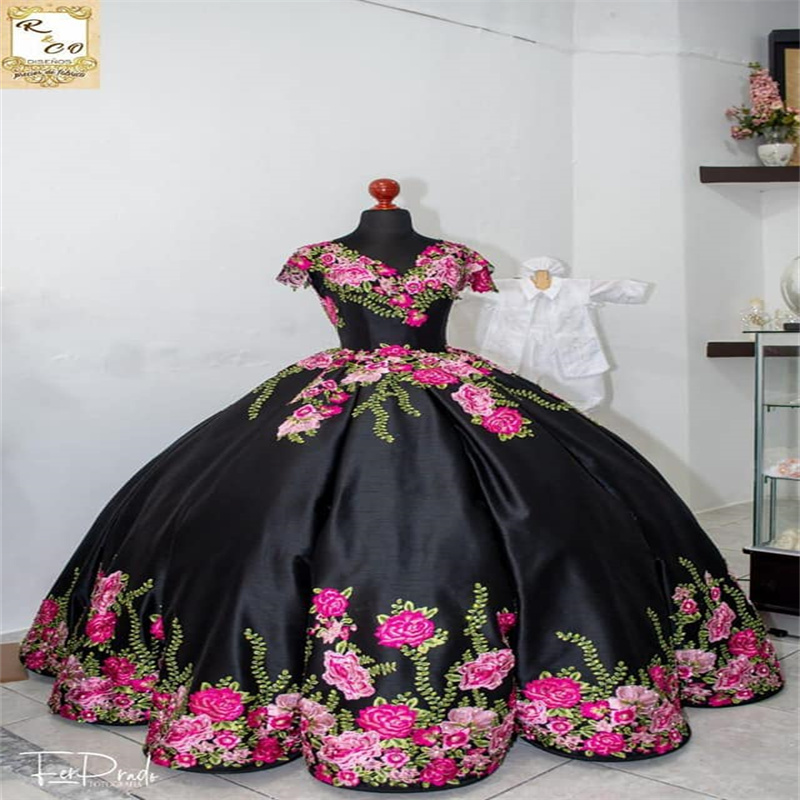Black Mexican Quinceanera Dresses 2023 With Rose Flower Pattern Appliques Lace Goth Sweet 16Party Gowns Vintage Corset Promt vestidos de 15 quinceaner