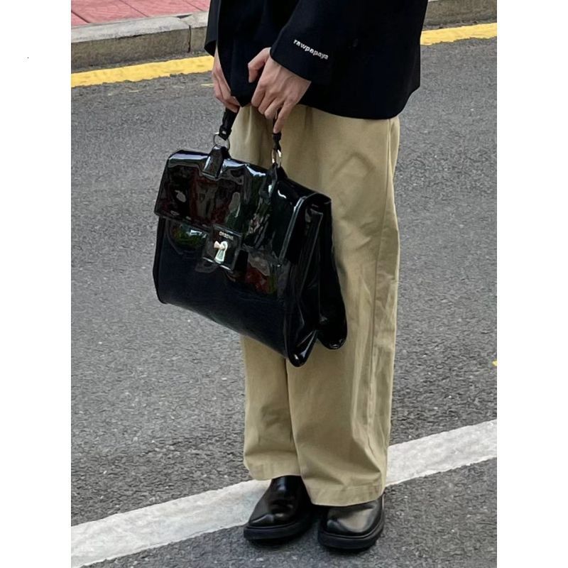 Briefcases Trendy Female Briefcase Cool Patent Leather Shoulder Laptop Bag Women Large Capacity Messenger Bag Big Handbags 230520