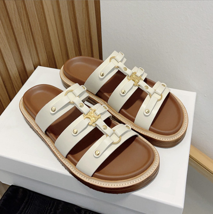 Lightly padded luxe flat slide slippers Triomphe Embossed Leather insole sandals open toes shoes luxury designer for women holiday flats sandal