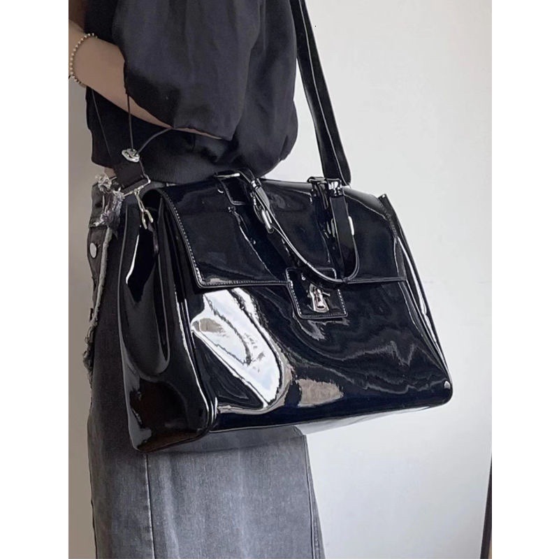 Briefcases Trendy Female Briefcase Cool Patent Leather Shoulder Laptop Bag Women Large Capacity Messenger Bag Big Handbags 230520