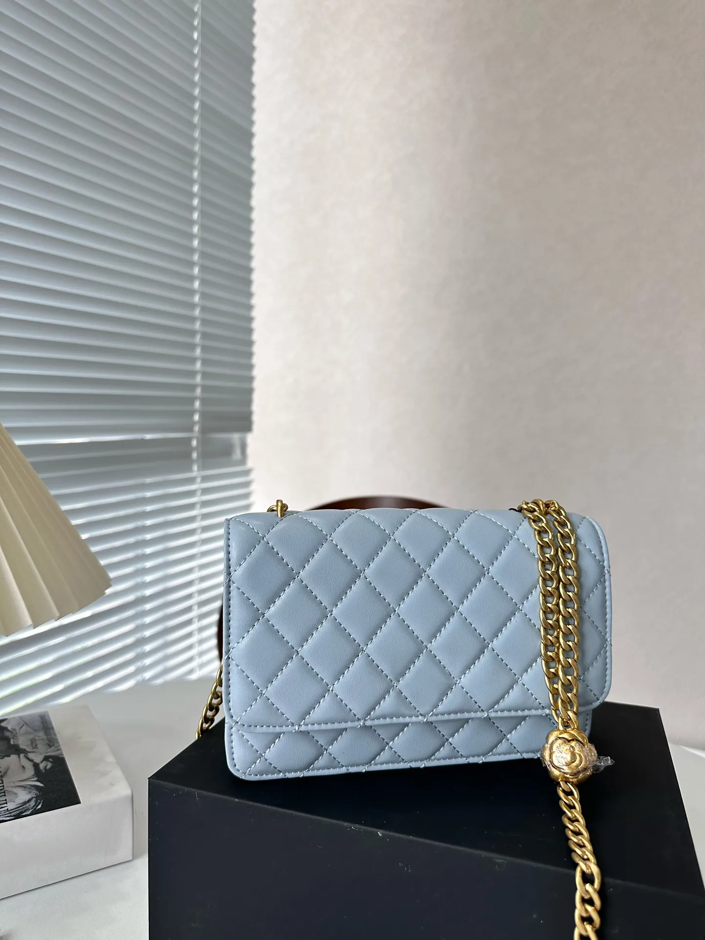 23s Classic Camellia Ball Chain Bag Designer bags Woc Flap Shoulder bags Fashion Women Crossbody Bags Clutch purses Gold-tone Hardware square mini handbags 19.5CM, Blue
23s Classic Camellia Ball Chain Bag Designer bags Woc Flap Shoulder bags Fashion Women Crossbody Bags Clutch purses Gold-tone Hardware square mini handbags 19.5CM, Blue