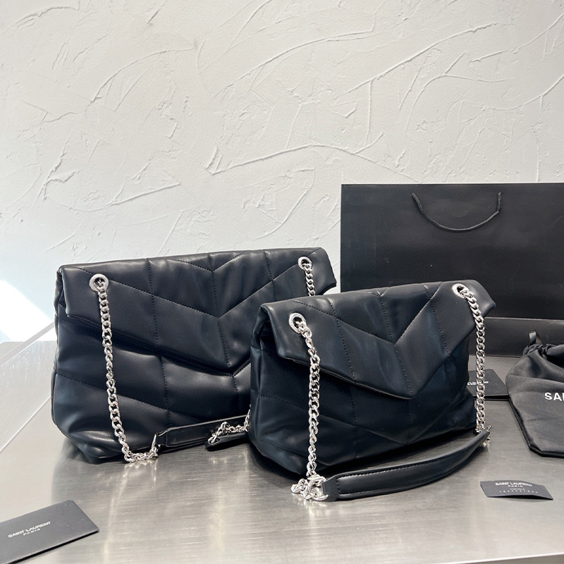 2023 Hot Style Designer Bag High Quality Genuine Leather Cloud Shoulder Bag Messenger Bag Luxury Bag Wallet Fashion Design Bag Two Sizes, Color7
2023 Hot Style Designer Bag High Quality Genuine Leather Cloud Shoulder Bag Messenger Bag Luxury Bag Wallet Fashion Design Bag Two Sizes, Color7