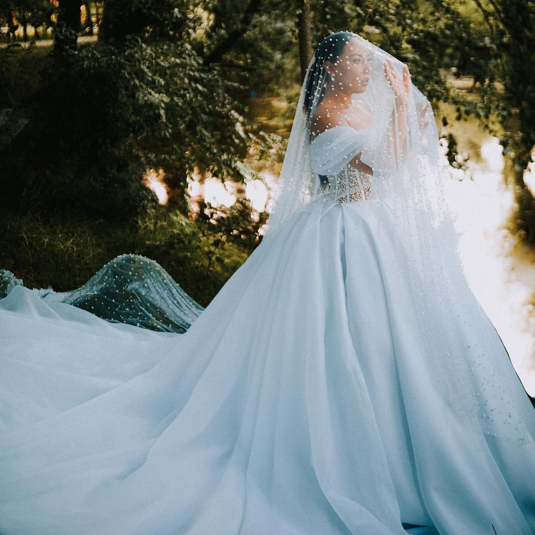 Pearls Ball Gown Wedding Dresses Off The Shoulder Pleat Neckline Bridal Gowns Exposed Boning Garden Vestidos De Mariage