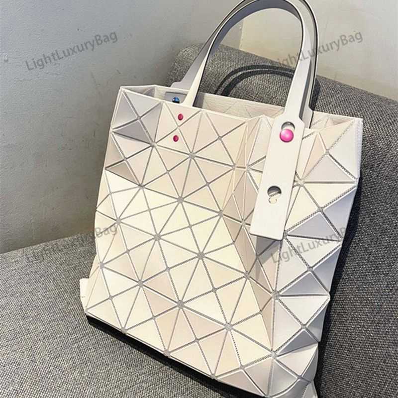 New Premium Designers 6 * 6 Diamond Grille Frosted Shoulder Bag Limited Maka Black Underarm Bag Tote Handheld Women's Bag, Pink4
New Premium Designers 6 * 6 Diamond Grille Frosted Shoulder Bag Limited Maka Black Underarm Bag Tote Handheld Women's Bag, Pink4