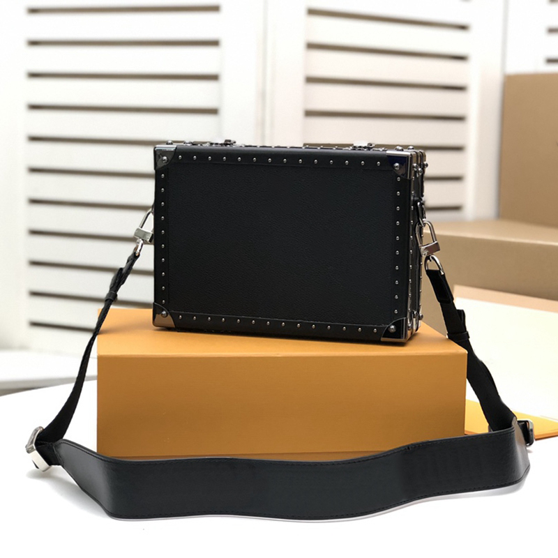 7A Designer bag luis bag canvas with leather trim and rivets The diagonal bag is unisex, Brown
7A Designer bag luis bag canvas with leather trim and rivets The diagonal bag is unisex, Brown