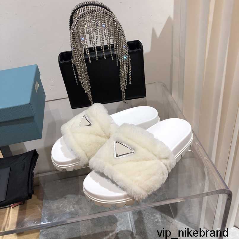 Designer Woman Slippers Fashion Warm 100% wool cotton inverted triangle black white shoes Indoor Outdoor Womens Slipper pantoufle designers for Autumn Winter P9-1
Designer Woman Slippers Fashion Warm 100% wool cotton inverted triangle black white shoes Indoor Outdoor Womens Slipper pantoufle designers for Autumn Winter P9-1