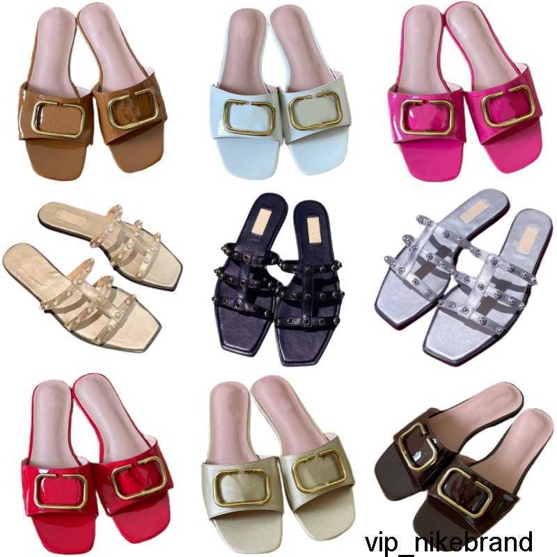 Summer rivet slippers patent leather beach shoes luxury women's designer shoes non slip sandals metal letter slides classic brand outdoor shoes solid colour shoes
Summer rivet slippers patent leather beach shoes luxury women's designer shoes non slip sandals metal letter slides classic brand outdoor shoes solid colour shoes
