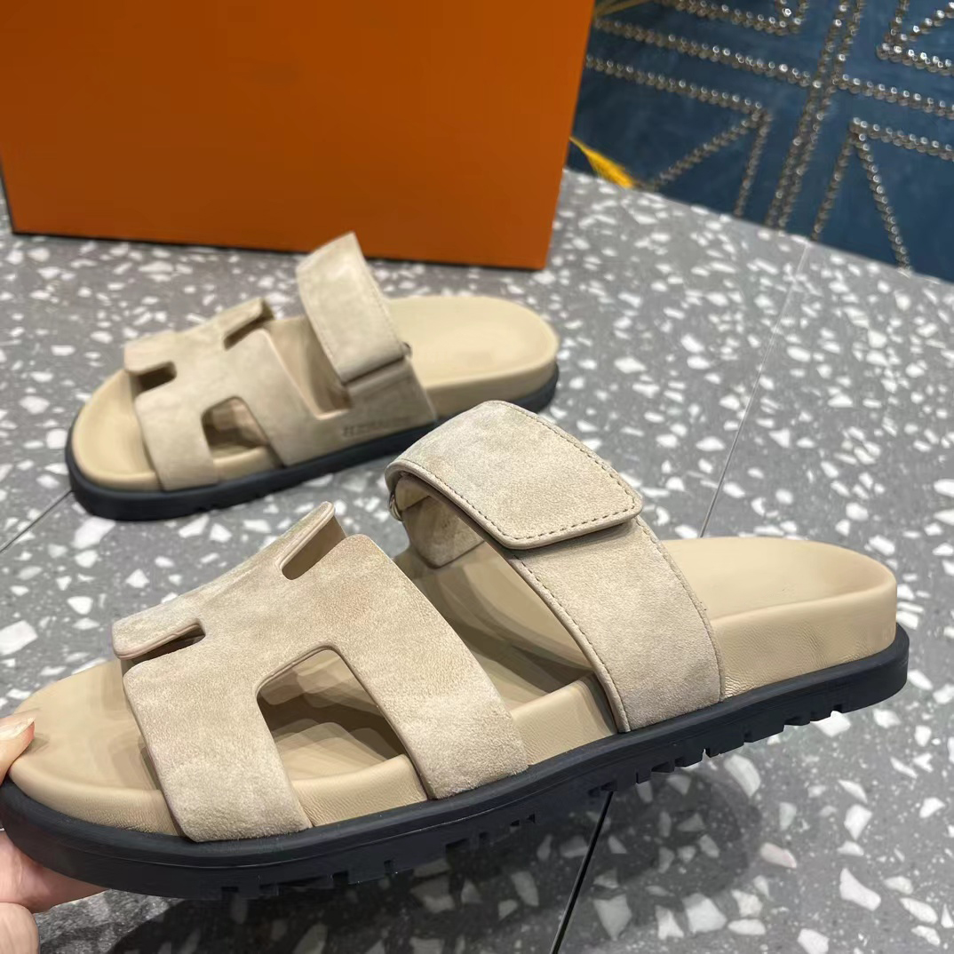 Designer chype H men's and women's slippers Luxury summer casual flat bottom beach flip-flops couple slippers 35-46 with box, 4#
Designer chype H men's and women's slippers Luxury summer casual flat bottom beach flip-flops couple slippers 35-46 with box, 4#