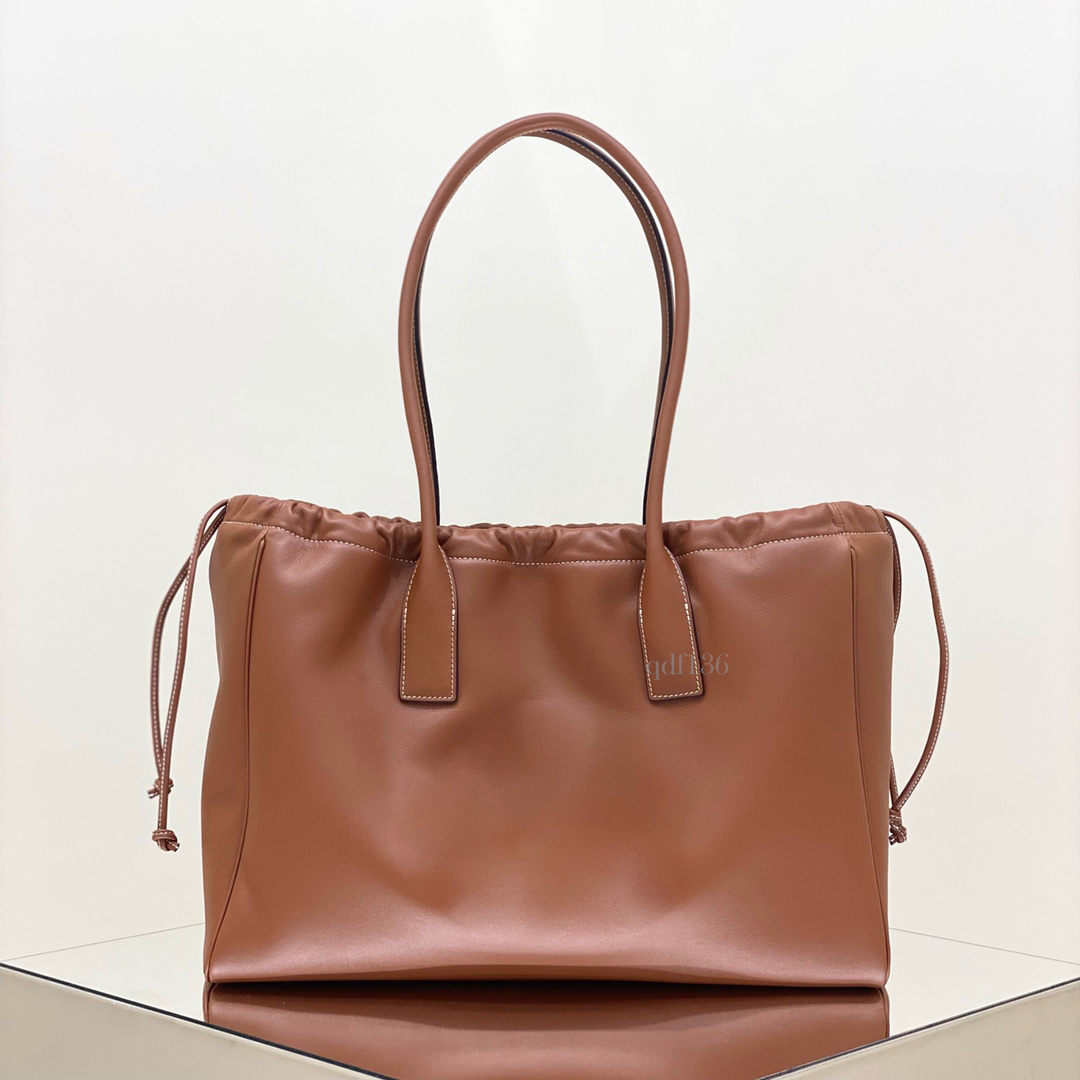 10A designer bag tote bag fashion handbags shoulder luxurys designer bags The best quality metal chain gold silver women handbag genuine leather bag Crossbody bag
10A designer bag tote bag fashion handbags shoulder luxurys designer bags The best quality metal chain gold silver women handbag genuine leather bag Crossbody bag