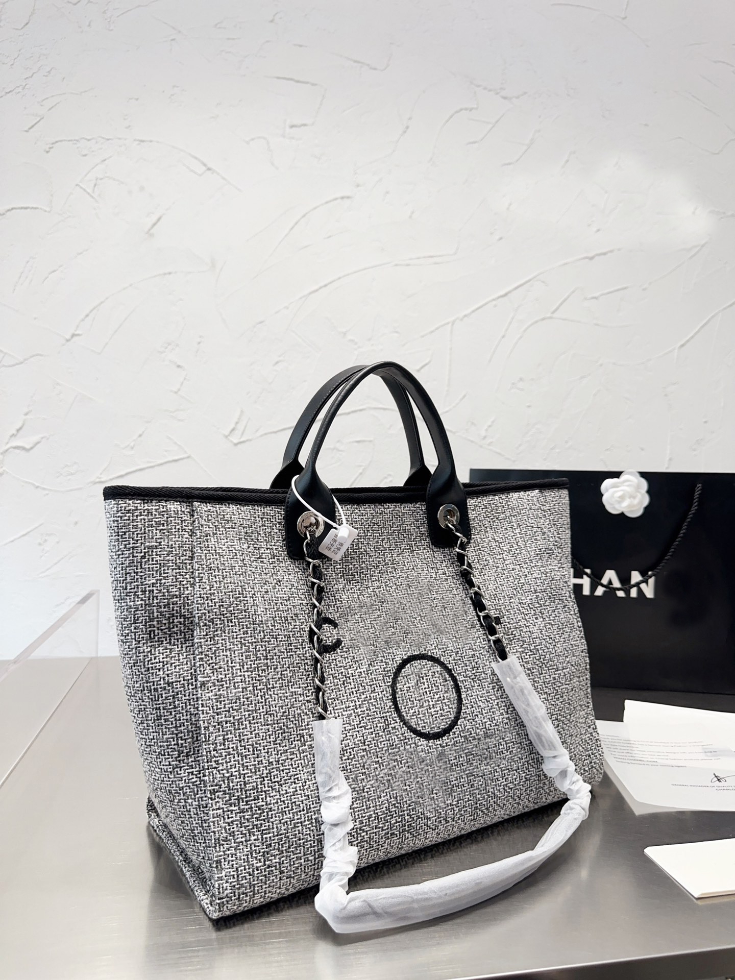 Designer bag MM brand New Summer limit beach bag casual bag shopping bag practical beach bag business trip large capacity, White1
Designer bag MM brand New Summer limit beach bag casual bag shopping bag practical beach bag business trip large capacity, White1
