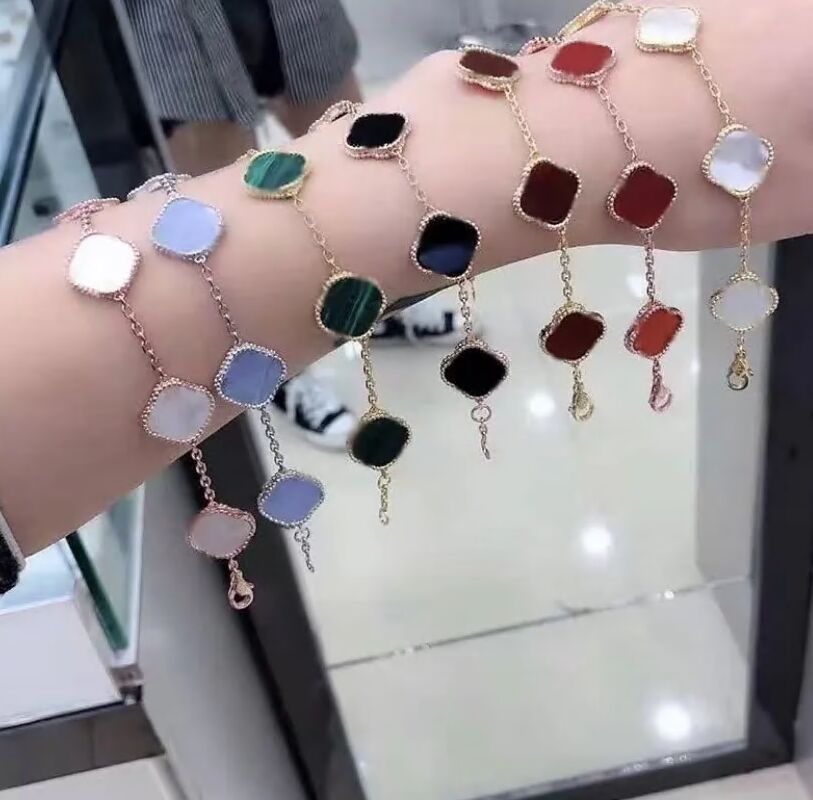 Designer Lady Designer clover bracelet pink 5 flower link chain Bracelets Personality Bangles Jewelry Dance Party Women Superior Quality
Designer Lady Designer clover bracelet pink 5 flower link chain Bracelets Personality Bangles Jewelry Dance Party Women Superior Quality