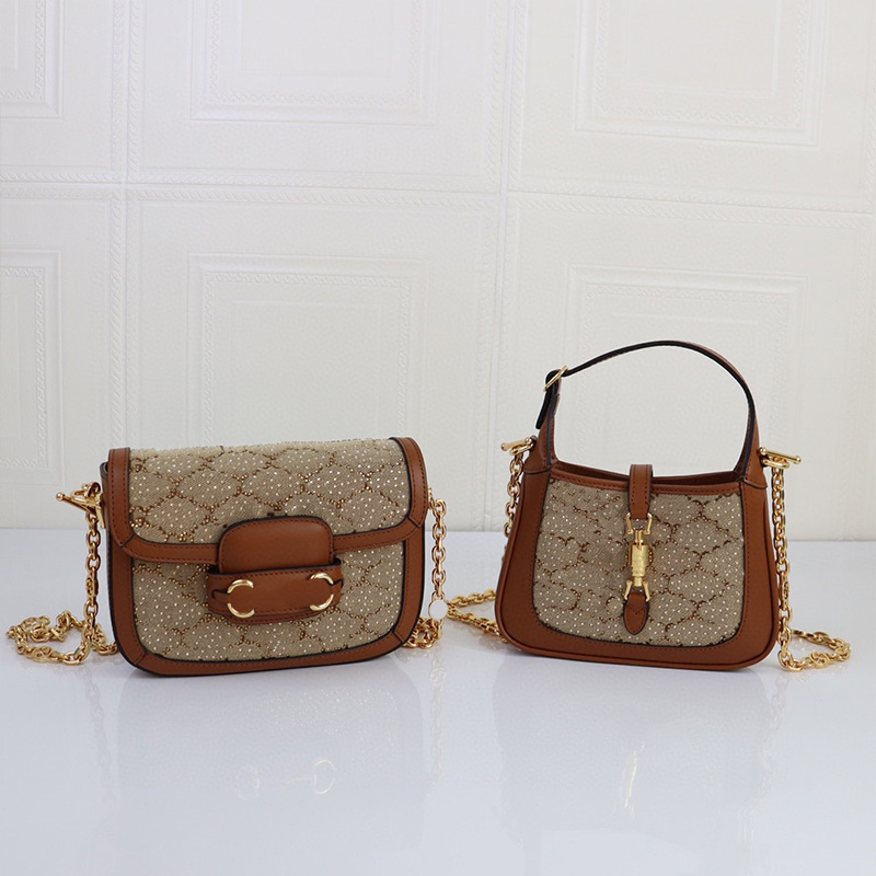 Fashion Designer Tote bag 675799 Womens Mini Portable Shoulder Bag Solid color leather Crossbody bag Fashion Chain bag temperament mobile phone bag, Black
Fashion Designer Tote bag 675799 Womens Mini Portable Shoulder Bag Solid color leather Crossbody bag Fashion Chain bag temperament mobile phone bag, Black