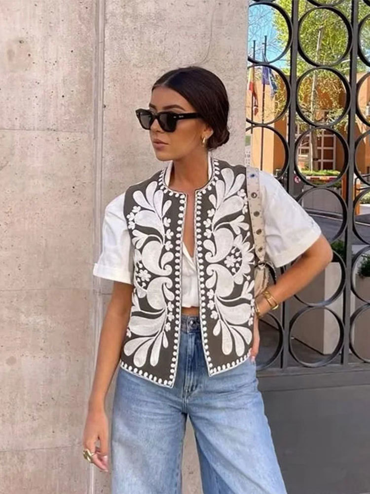 Women s Vests Nlzgmsj Vintage Flower Embroidery Vest Jacket 2023 Summer V Neck Cardigan Shirts Boho Loose Female Tops 230522