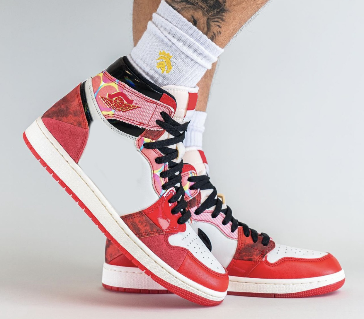 2023 Authentic 1 High OG Spider-Verse Outdoor Shoes Across the University Red Black White Men Women Sports Sneakers With Original box Size US4-13
2023 Authentic 1 High OG Spider-Verse Outdoor Shoes Across the University Red Black White Men Women Sports Sneakers With Original box Size US4-13