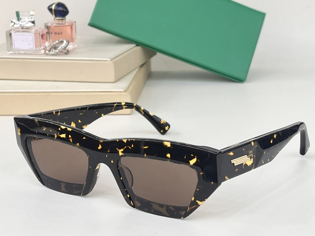 Sunglasses For Men Women Summer 1219 Designers Style Anti-Ultraviolet Retro Plate Full Frame Eyeglasses Random Box 1219S
Sunglasses For Men Women Summer 1219 Designers Style Anti-Ultraviolet Retro Plate Full Frame Eyeglasses Random Box 1219S