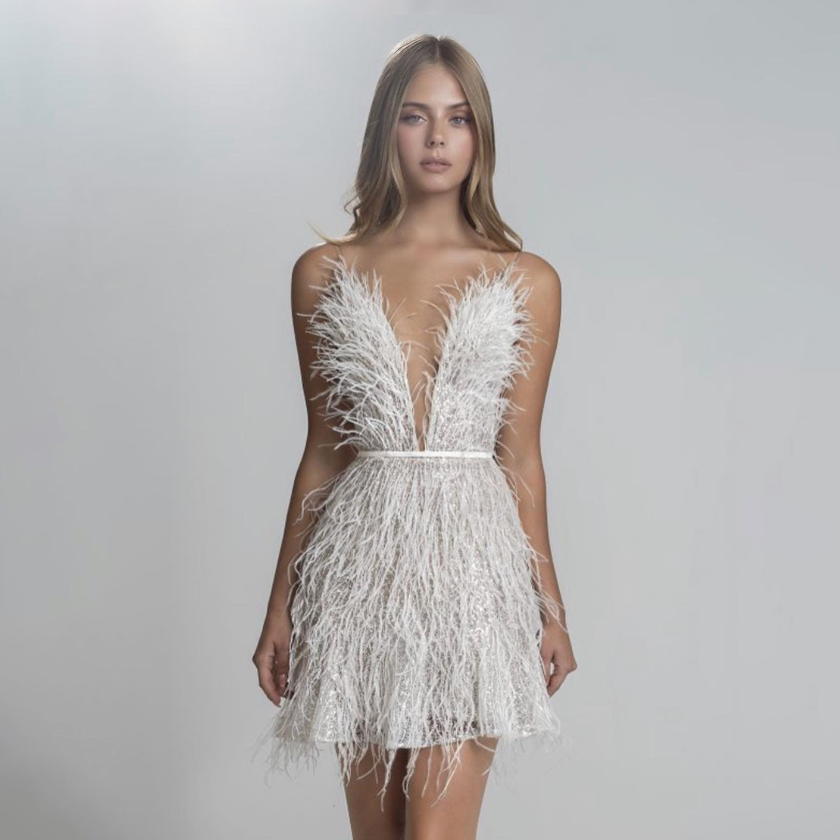 Autumn and Winter New European and American Women's Fantastic Feather Dress, Open Back Party Dress, Waist Tight Chest, Deep V Feather Strap Dress, White
Autumn and Winter New European and American Women's Fantastic Feather Dress, Open Back Party Dress, Waist Tight Chest, Deep V Feather Strap Dress, White