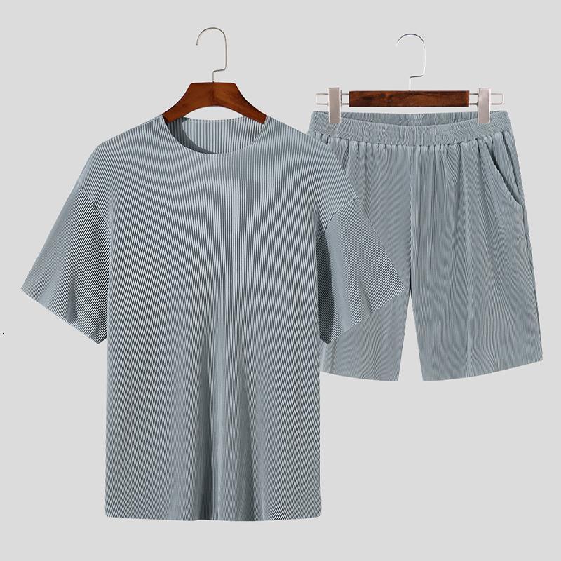 Men s Tracksuits Sets Solid Color Pleated Streetwear O Neck Half Sleeve T Shirt Shorts 2PCS 2023 Fashion Suite S 5XL 230522