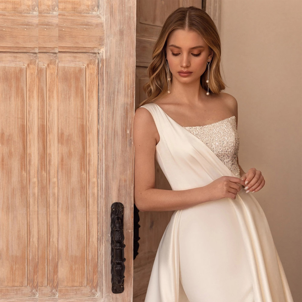 Unique One Shoulder Mermaid Wedding Gown Detachable Train Bridal Gown Sleeveless Sequin Neck Vestidos De Novia