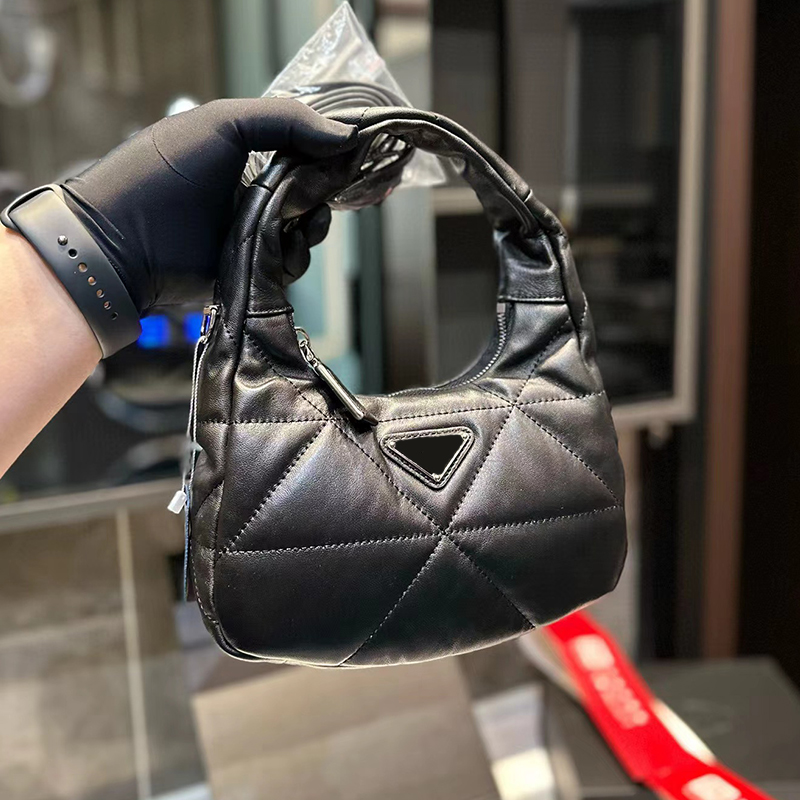 Fashion Totes 2023 New Womens Designer Handbags Triangle Genuine Leather Small Hobo Handbag Classic Black White Pink High Quality Woman Tote
Fashion Totes 2023 New Womens Designer Handbags Triangle Genuine Leather Small Hobo Handbag Classic Black White Pink High Quality Woman Tote