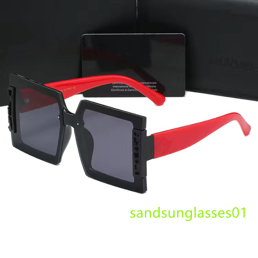 New Square Fashion Sunglasses for Men Women Black Frame Silver Mirror Flower Letter Lens Driving Brand Sun glasses Outdoor Sports Eyewear With Box B2
New Square Fashion Sunglasses for Men Women Black Frame Silver Mirror Flower Letter Lens Driving Brand Sun glasses Outdoor Sports Eyewear With Box B2