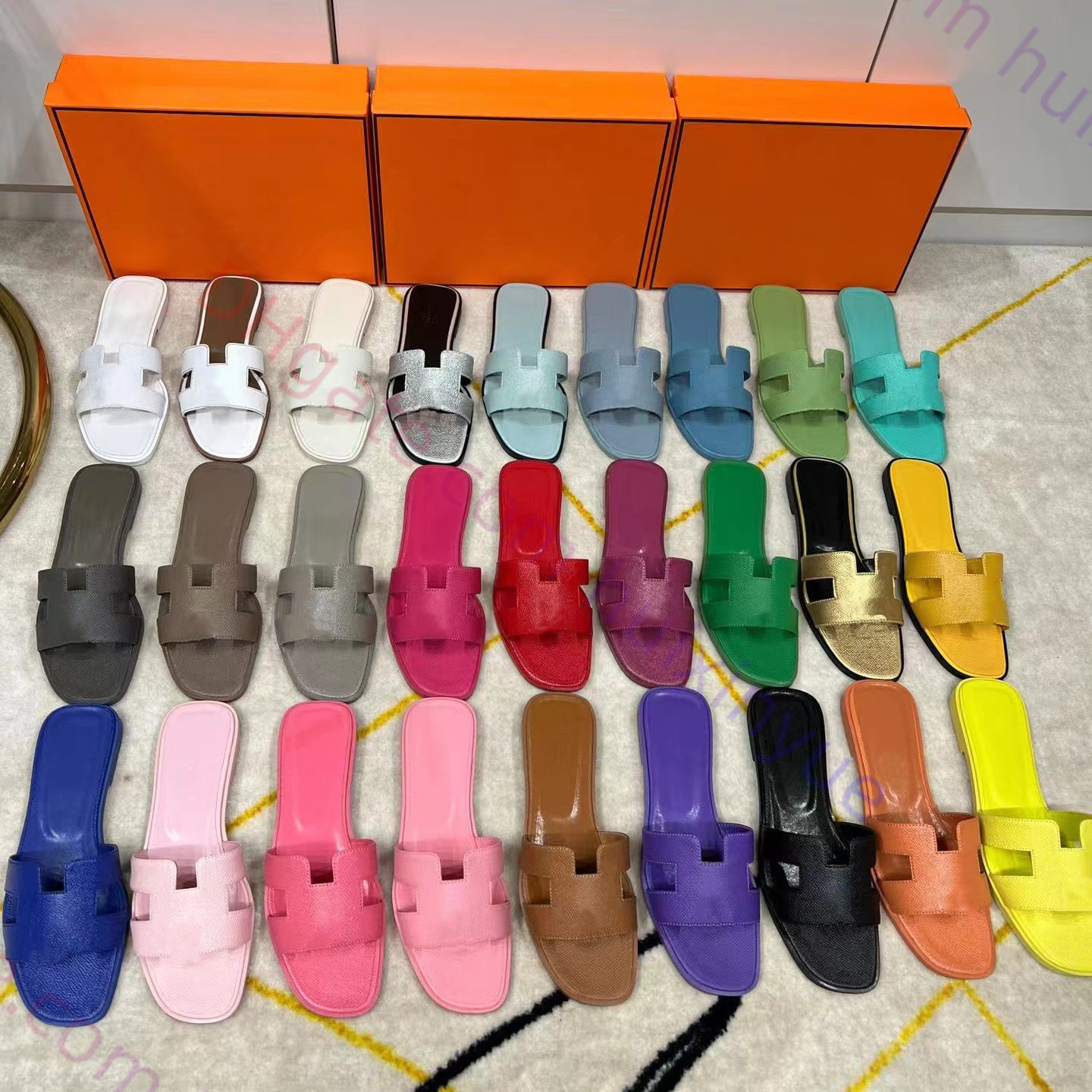 Top Quality Beach Slippers Oran Classic Flat heel slides Summer Lazy fashion Designer flops lady leather Slides women shoes Hotel female sexy Sandals
Top Quality Beach Slippers Oran Classic Flat heel slides Summer Lazy fashion Designer flops lady leather Slides women shoes Hotel female sexy Sandals