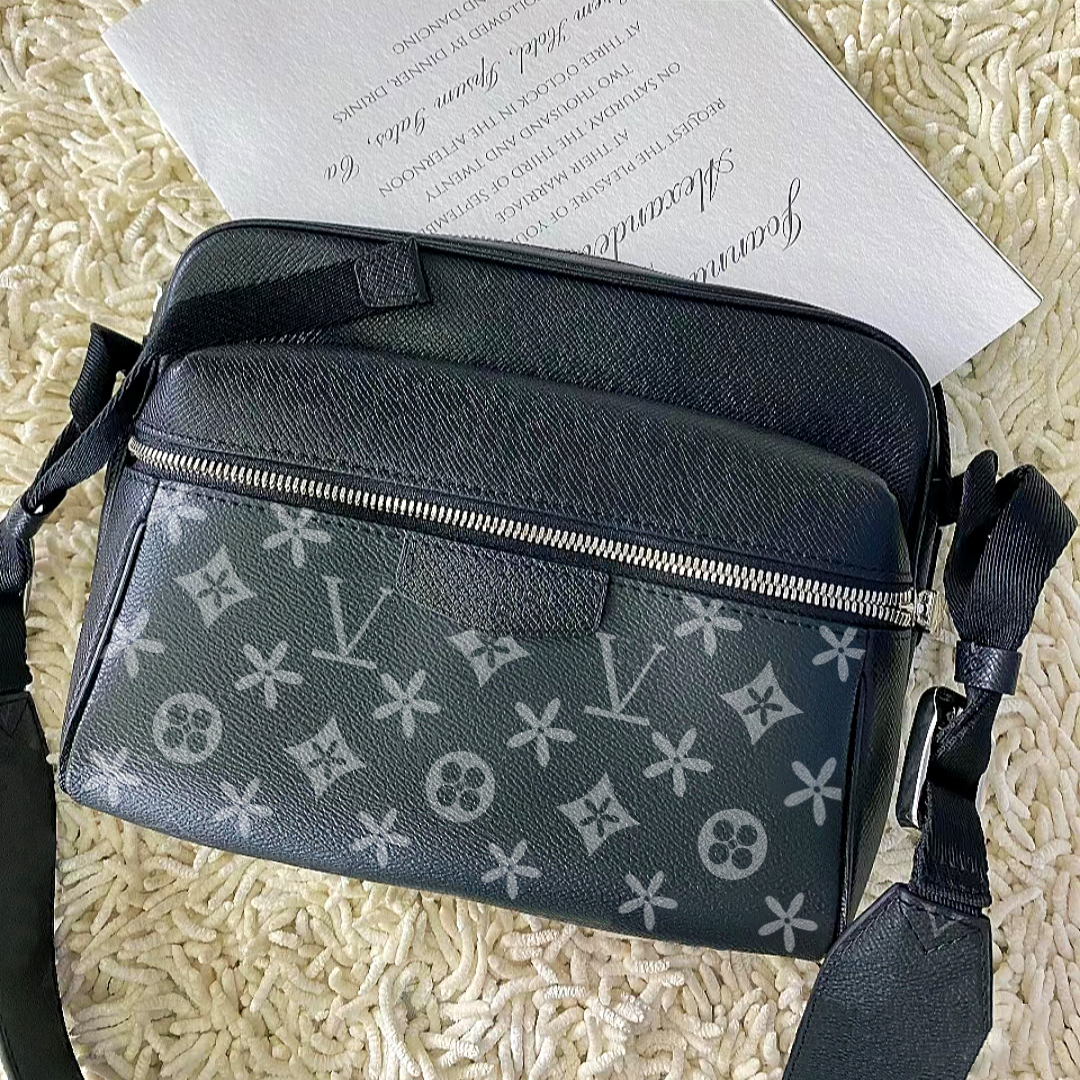 Luxury Messenger pochette Men crossbody bag lou vis trio outdoor bag Designer M30830 M69443 Shoulder leather clutch Women's sling city gym Toiletry handbag tote Bags, 2-mon0gram eclipse
Luxury Messenger pochette Men crossbody bag lou vis trio outdoor bag Designer M30830 M69443 Shoulder leather clutch Women's sling city gym Toiletry handbag tote Bags, 2-mon0gram eclipse