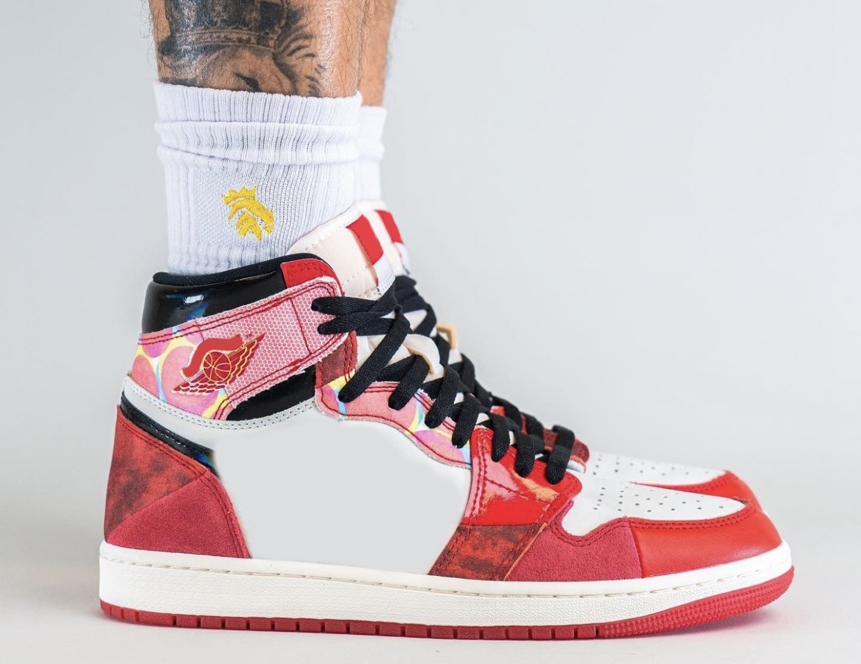 Authentic 1 High OG Spider-Verse Outdoor Shoes Across the University Red Black White Men Women Sports Sneakers With Original box DV1748-601
Authentic 1 High OG Spider-Verse Outdoor Shoes Across the University Red Black White Men Women Sports Sneakers With Original box DV1748-601
