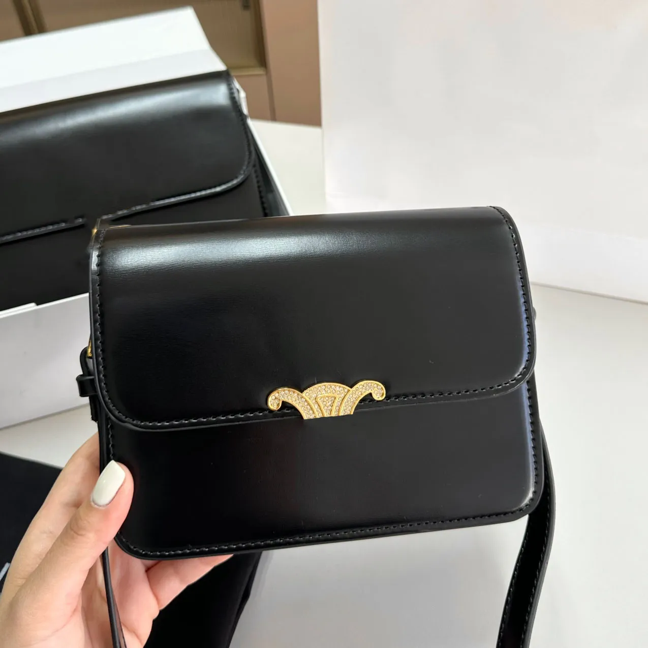New TriomPhe designer bag High quality Classic Designer Bag Women's Single Shoulder Bag Classic Case leather retro fashion it bag, White 1
New TriomPhe designer bag High quality Classic Designer Bag Women's Single Shoulder Bag Classic Case leather retro fashion it bag, White 1