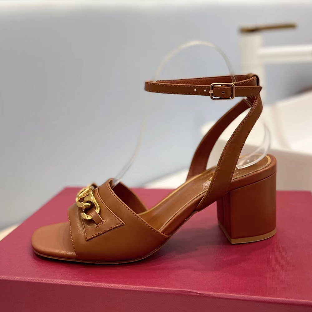 Medium thick heel Sandal women's dermis ankle strap open-toe Dress shoes luxury Designers Sandals leather outsole party evening shoes factory footwear With box, Black
Medium thick heel Sandal women's dermis ankle strap open-toe Dress shoes luxury Designers Sandals leather outsole party evening shoes factory footwear With box, Black