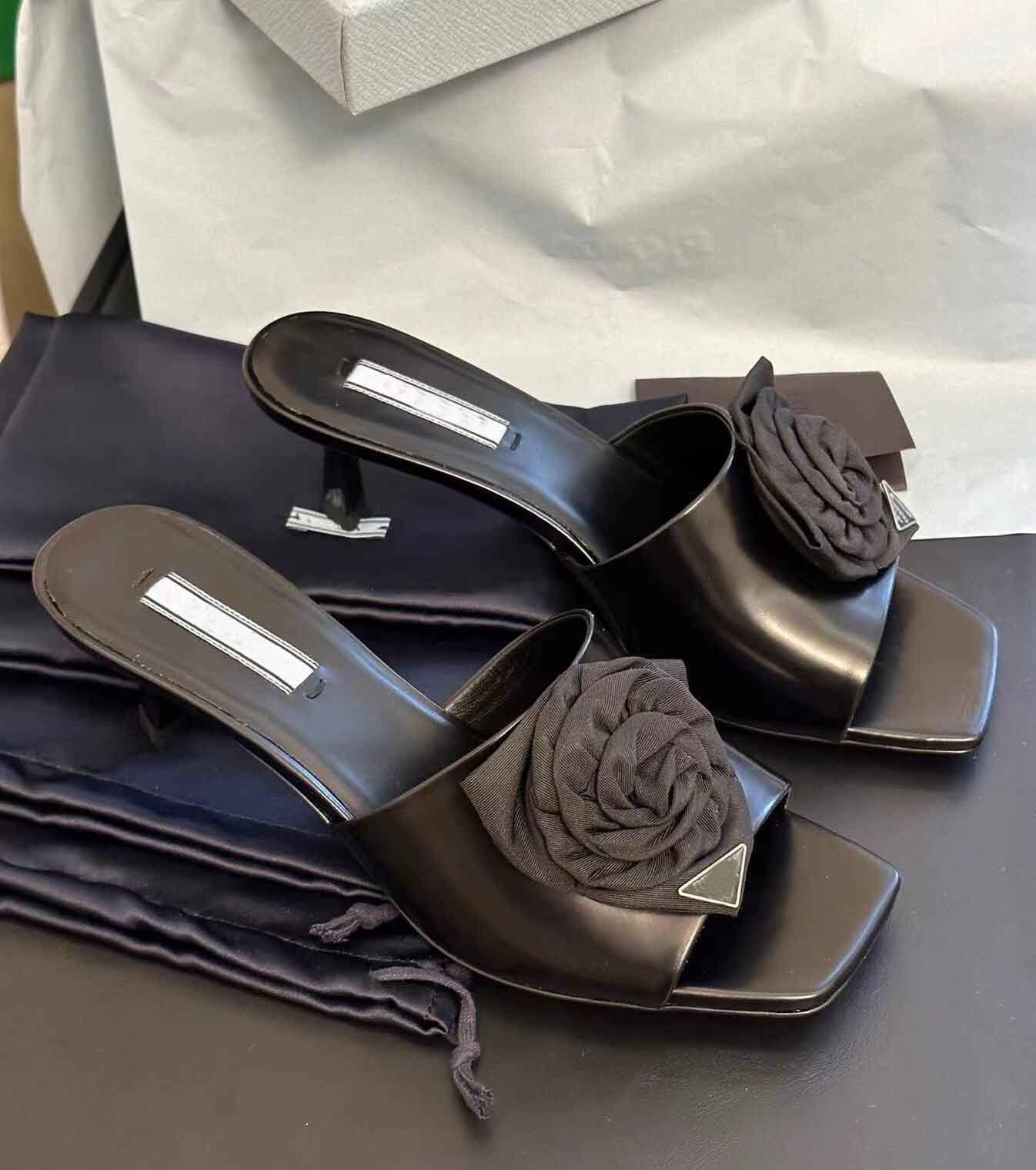 Summer PRAX Brushed Leather Sandals Shoes White Black Women Rose Flower Kitten Heels Metal Lettering Logo Slip On Lady Slippers Now-signature Walking EU35-43
Summer PRAX Brushed Leather Sandals Shoes White Black Women Rose Flower Kitten Heels Metal Lettering Logo Slip On Lady Slippers Now-signature Walking EU35-43