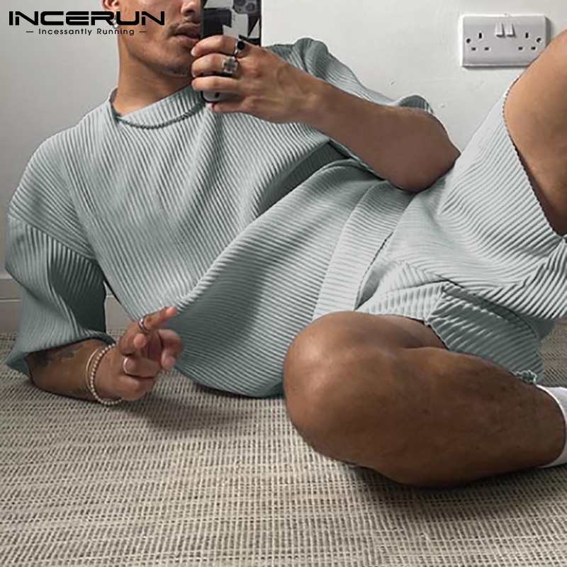 Men s Tracksuits Sets Solid Color Pleated Streetwear O Neck Half Sleeve T Shirt Shorts 2PCS 2023 Fashion Suite S 5XL 230522