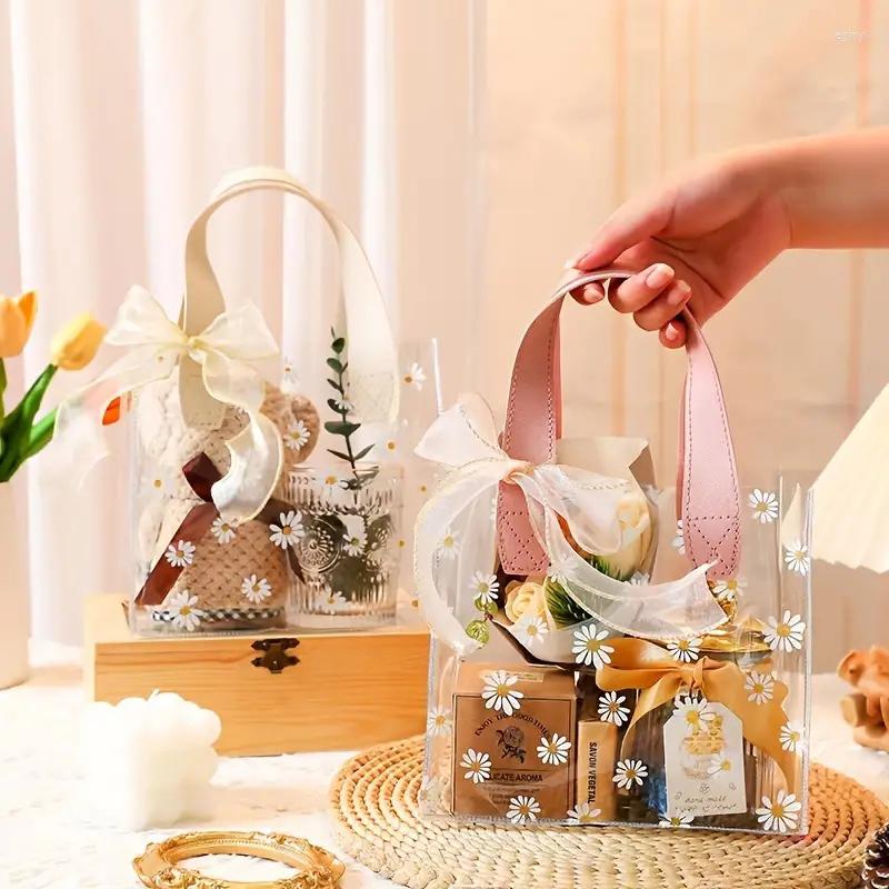 Gift Wrap Transparent Tote Bags Daisy Bag PVC Plastic Birthday Boxes Upscale Cute Print Hand Shopping Picnic Charm
Gift Wrap Transparent Tote Bags Daisy Bag PVC Plastic Birthday Boxes Upscale Cute Print Hand Shopping Picnic Charm