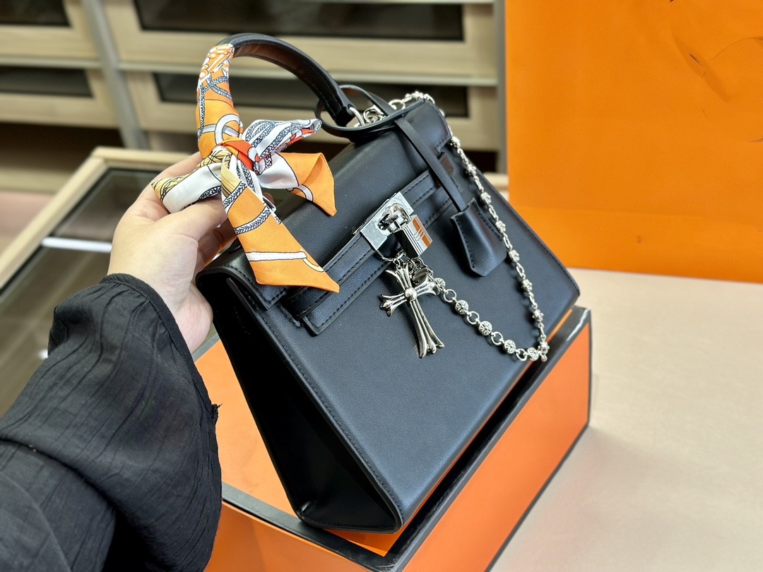Women Totes bag High quility Fashion purse Shoulder bags Cowskin Genuine leather Handbag Scarf Charm High quality With shoulders straps 25cm, Box
Women Totes bag High quility Fashion purse Shoulder bags Cowskin Genuine leather Handbag Scarf Charm High quality With shoulders straps 25cm, Box
