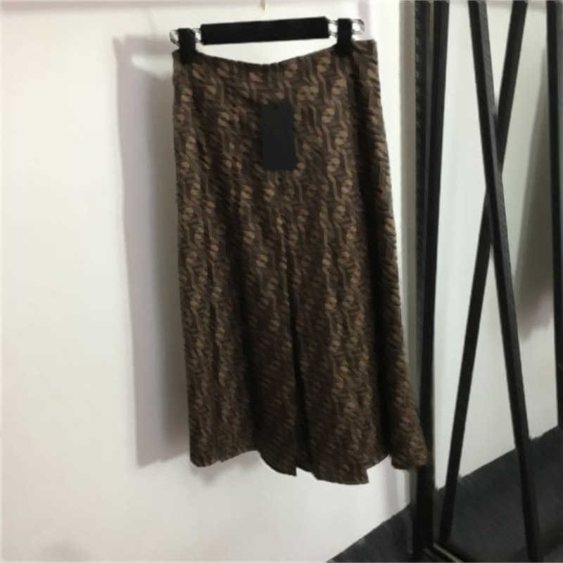 Luxury Women Skirt Contrasting Color Letters Print High-waisted Slim Skirt Waist Waist Head Design Mid-length Fashion Designer Skirts For Womens Clothing
Luxury Women Skirt Contrasting Color Letters Print High-waisted Slim Skirt Waist Waist Head Design Mid-length Fashion Designer Skirts For Womens Clothing