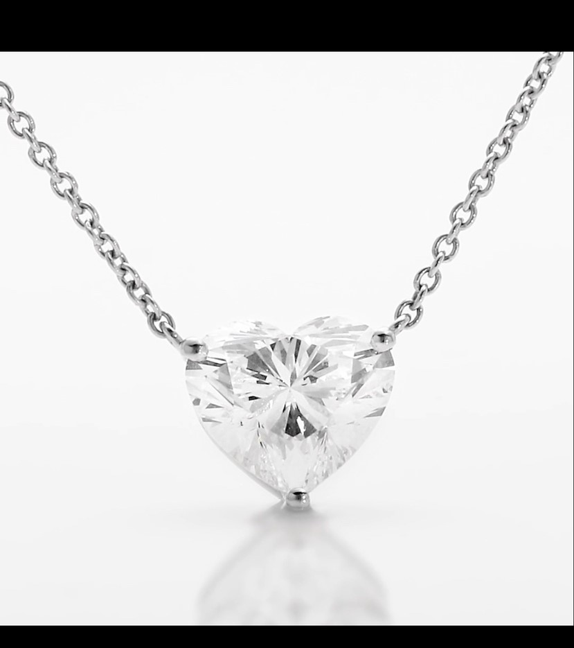 18k heart-shaped pendant with chain moissanite necklace with certificate