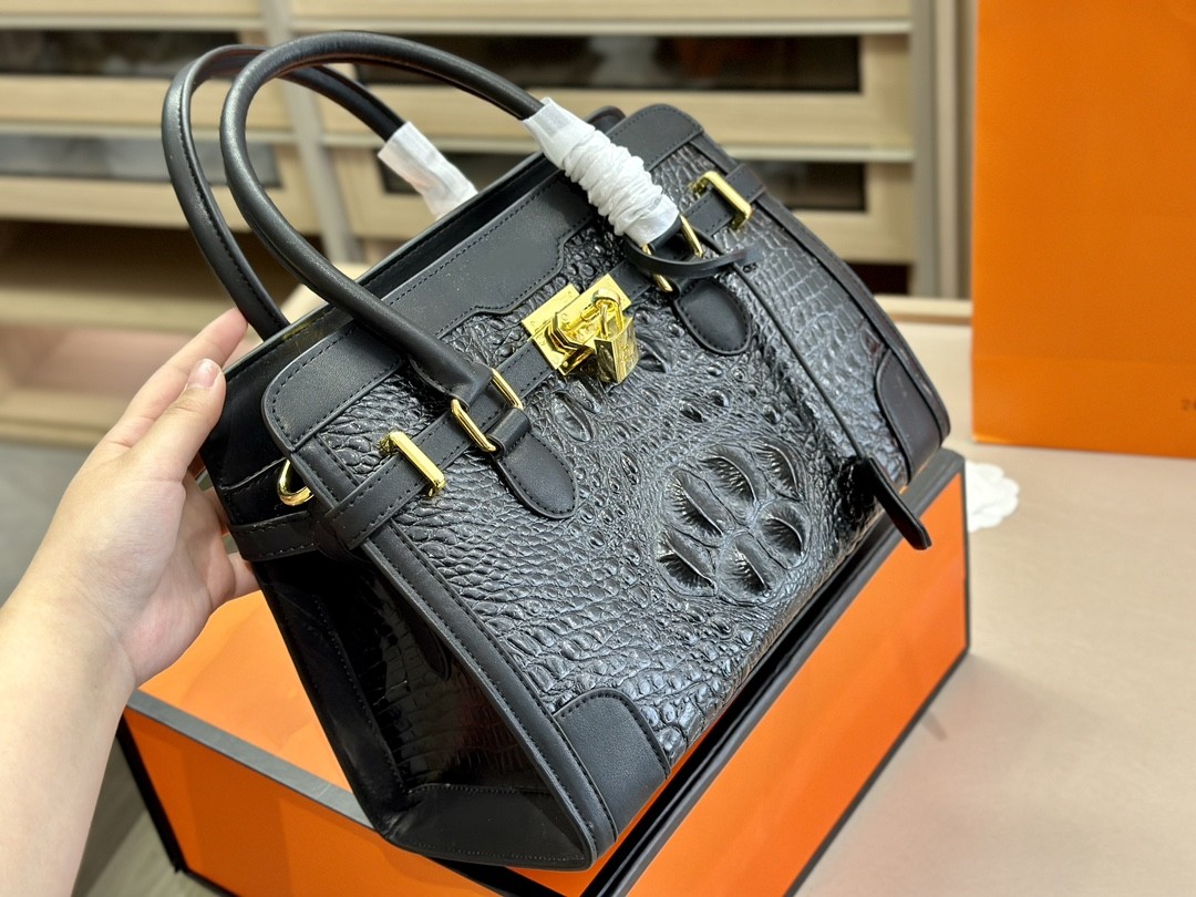 Fashion Purse Women Totes Shoulder Bags crocodile Leather Handbag Scarf Charm High Quality Shoulder straps and locks And Packing 30cm, Box
Fashion Purse Women Totes Shoulder Bags crocodile Leather Handbag Scarf Charm High Quality Shoulder straps and locks And Packing 30cm, Box