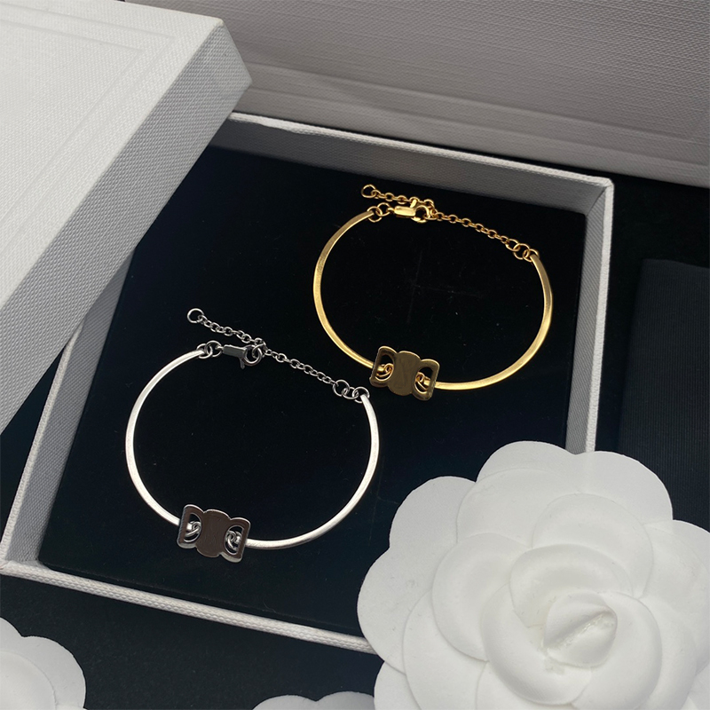 Fashion Bracelet 2 Colors Elegant Charm Chain Bracelets Classic Never Goes Out Of Style Special Design Applicable To Everyone