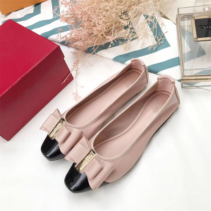 Designer women's boat shoes Fashion leather dancing Shoes Comfortable Buckle Driving Shoes Flat egg roll shoes Soft sole formal single shoelace box
Designer women's boat shoes Fashion leather dancing Shoes Comfortable Buckle Driving Shoes Flat egg roll shoes Soft sole formal single shoelace box