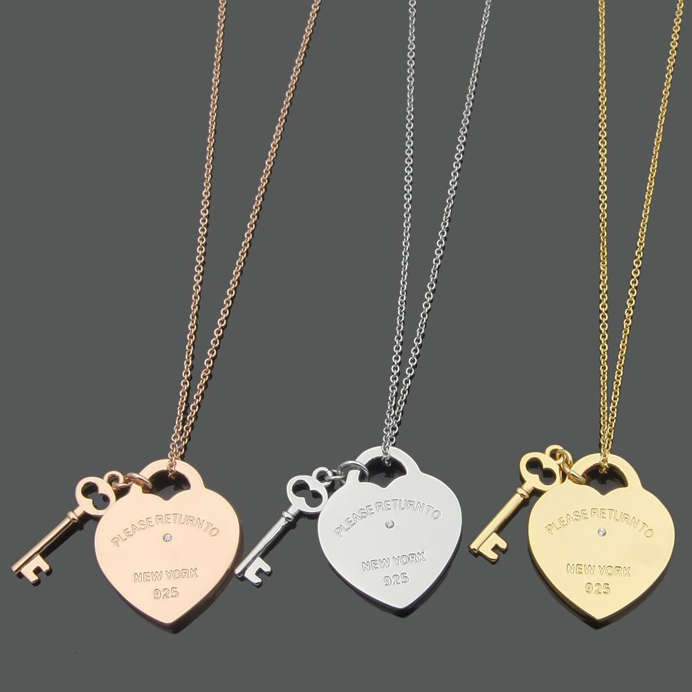 Gold Silver Color Brass Luxury Necklaces Large Key Peach Heart Single Diamond Necklace Women Designer Jewelry
Gold Silver Color Brass Luxury Necklaces Large Key Peach Heart Single Diamond Necklace Women Designer Jewelry