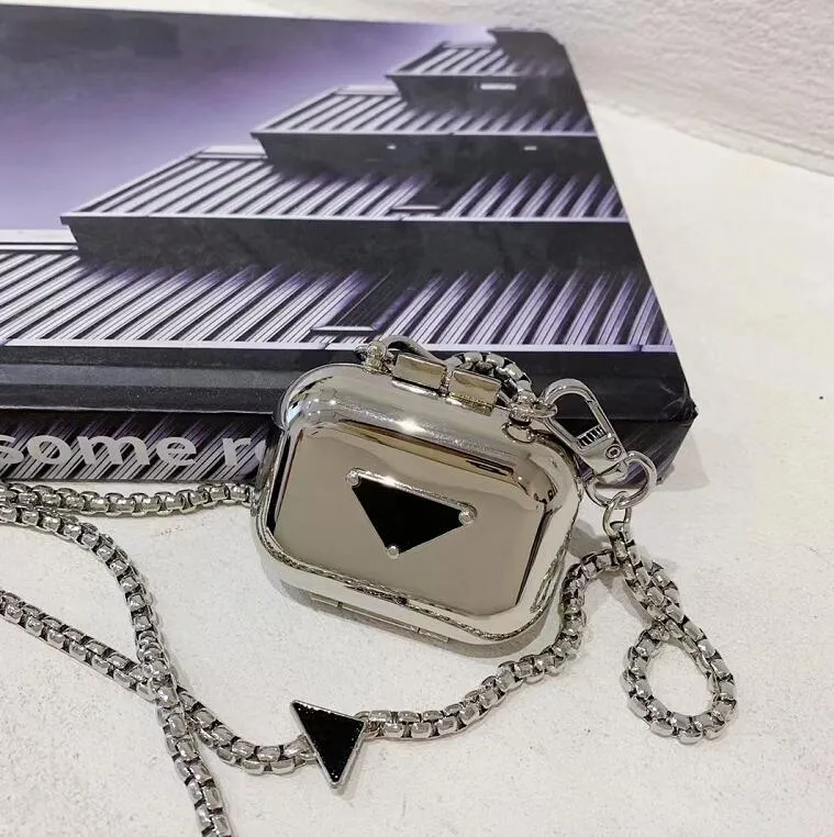 Fashion Designer Bluetooth Earphone Case for Womens Mens Chains Decorate Cross Body Bag Retro Triangle Logo Earphone Accessories 2305234PE
Fashion Designer Bluetooth Earphone Case for Womens Mens Chains Decorate Cross Body Bag Retro Triangle Logo Earphone Accessories 2305234PE