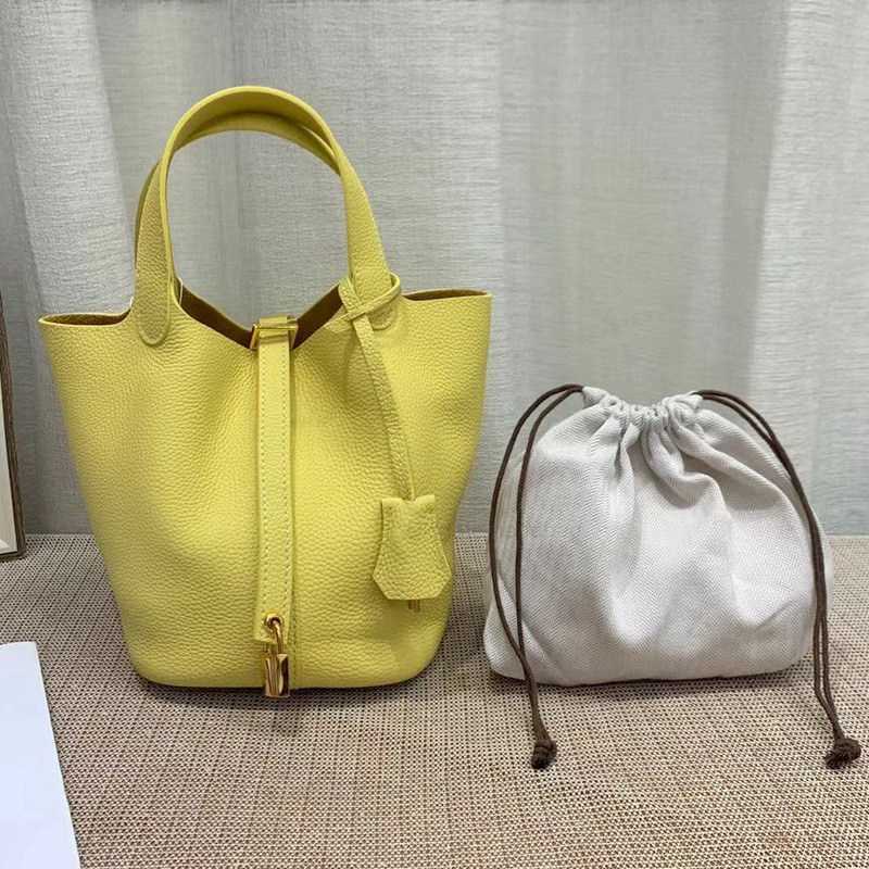 Designer Handbag Picotin Lock Cargo 2023h Top Layer Cowhide Vegetable Basket Women's Bag Leather Bucket Bag Gold Buckle Copper Lock Bag, Milk tea color 18cmtogo
Designer Handbag Picotin Lock Cargo 2023h Top Layer Cowhide Vegetable Basket Women's Bag Leather Bucket Bag Gold Buckle Copper Lock Bag, Milk tea color 18cmtogo