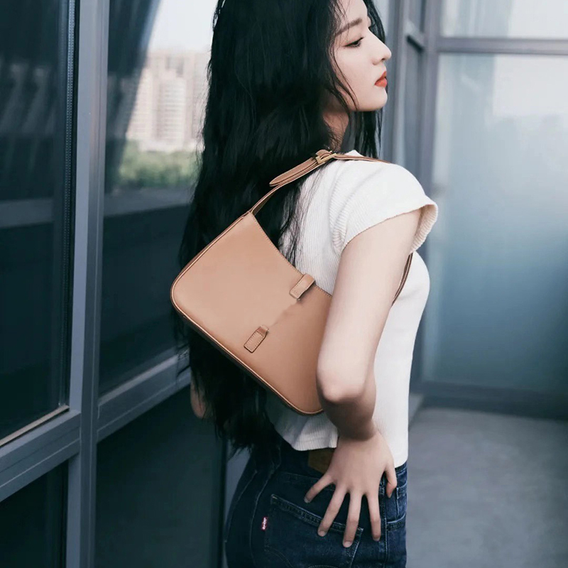 Genuine leather Hobo bag Designer Handbag 24.5CM Luxury Shoulder bag Delicate knockoff Evening bag With Box YY008
Genuine leather Hobo bag Designer Handbag 24.5CM Luxury Shoulder bag Delicate knockoff Evening bag With Box YY008