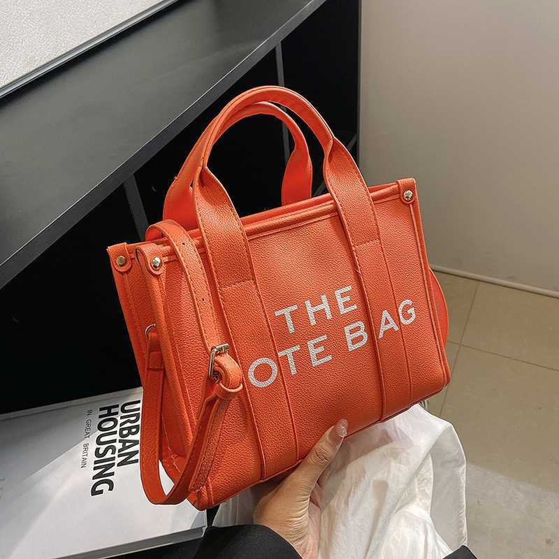 the Tote Marc Tote Lychee Pattern Women's Hand Bag Highgrade Fashion Printed Letters One Shoulder Messenger Bag Jacobsfpyajocobs, Small red style
the Tote Marc Tote Lychee Pattern Women's Hand Bag Highgrade Fashion Printed Letters One Shoulder Messenger Bag Jacobsfpyajocobs, Small red style