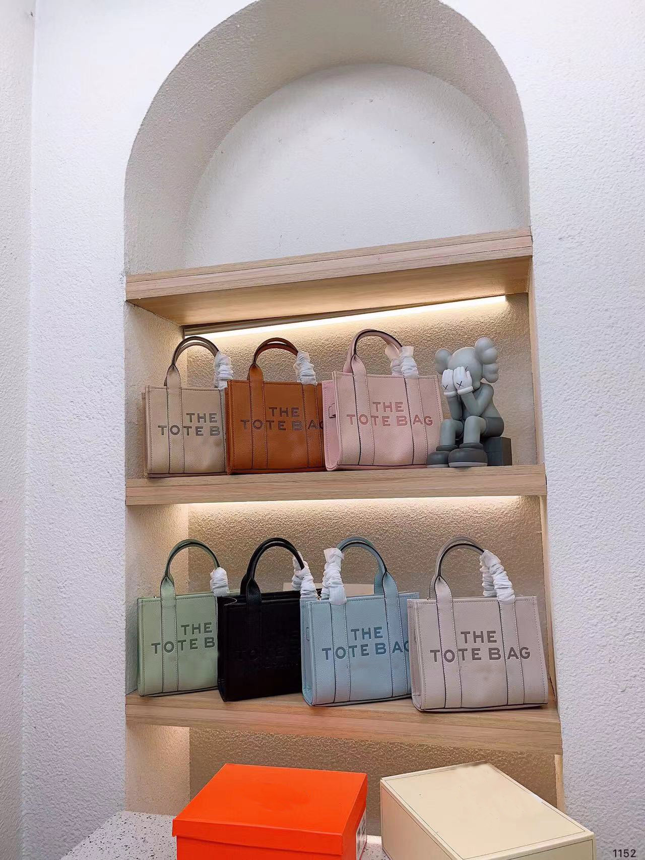 brand women bags marcs jacobses tote bag Large capacity beach bag new style designer bag classic leather bag top quality crossbody bag for womenLarge shopping bags, 10
brand women bags marcs jacobses tote bag Large capacity beach bag new style designer bag classic leather bag top quality crossbody bag for womenLarge shopping bags, 10