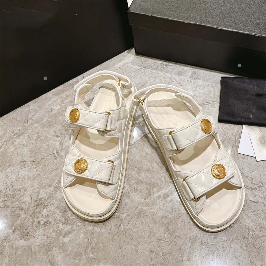 Designer CC Sandals Luxury Beach Shoes Style Slippers Women Outdoor Shoes Fashion Pool Slides Summer Skjl chanelshoe channeled channels chanels cc T1VG